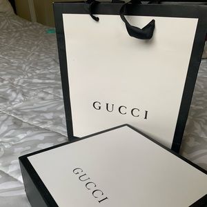 Small Gucci shopping bag and gift box